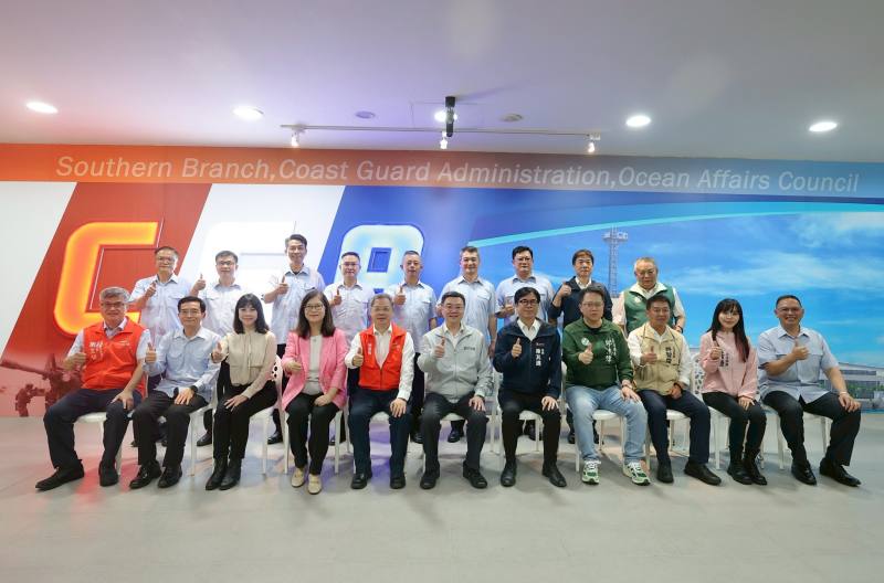 行政院長卓榮泰視察高雄興達港海巡基地碼頭整建及浚深工程