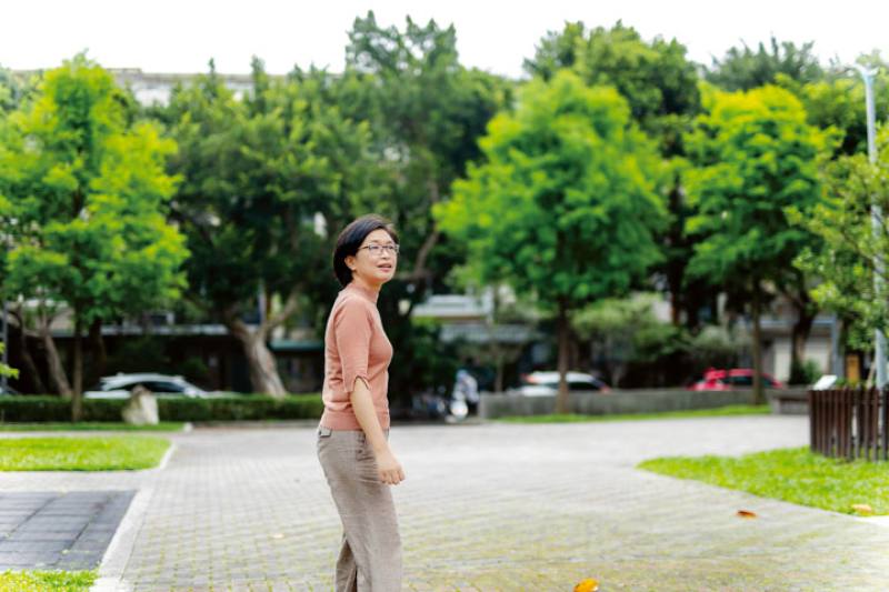 Architect Lin Jin-ann enjoys the aesthetic freedom on full display at Taiwan’s old walkup apartment buildings.