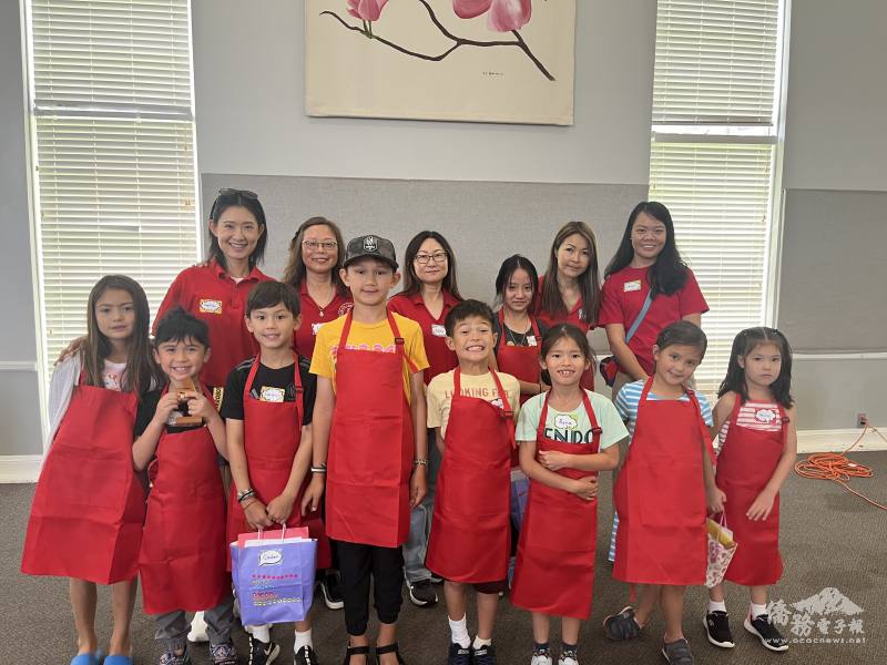 田納西大納城中文學校小小廚師營隊合影