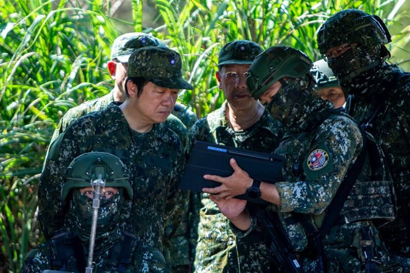 President Lai Ching-te oversees the Army’s 269th Brigade conducting a deep operations drill as part of the Han Kuang military exercises in Bali District, New Taipei City, on Tuesday morning. CNA photo July 15, 2025