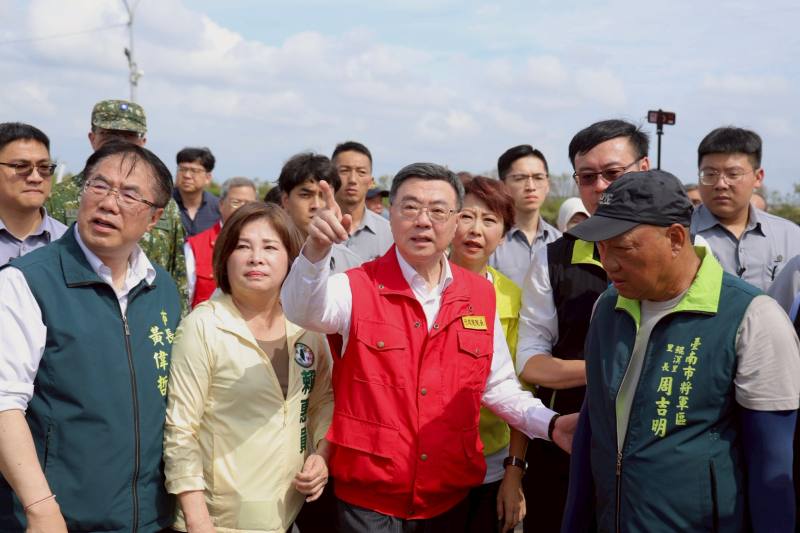 行政院長卓榮泰視察臺南將軍區災損情形