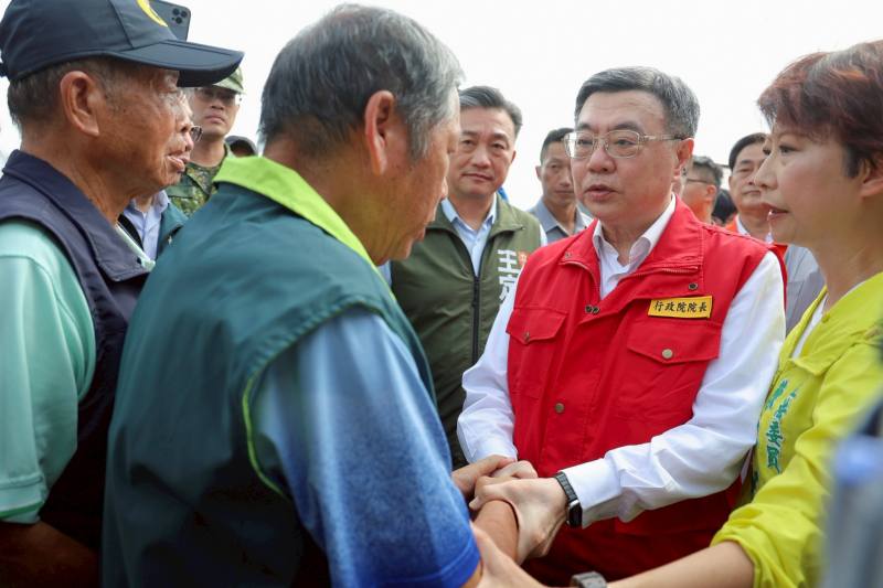 行政院長卓榮泰視察臺南將軍區災損情形