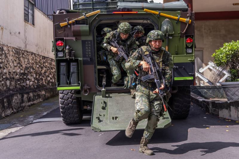 國軍「漢光41號」演習，16日由第五作戰區在台中地區實施「要域縱深防禦作戰演練」。（軍方提供）