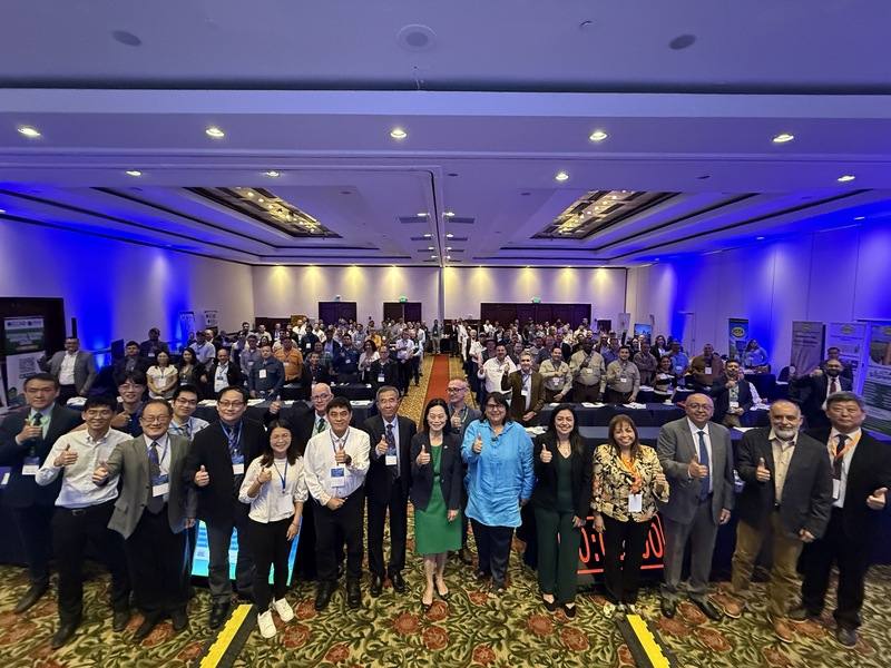 駐瓜地馬拉技術團邀請包括台灣大學、中興大學及屏科大等植病蟲害和工程生醫專家，赴瓜地馬拉分享以無人機監控結合AI生物晶片檢測技術，防治香蕉黃葉病的成功經驗