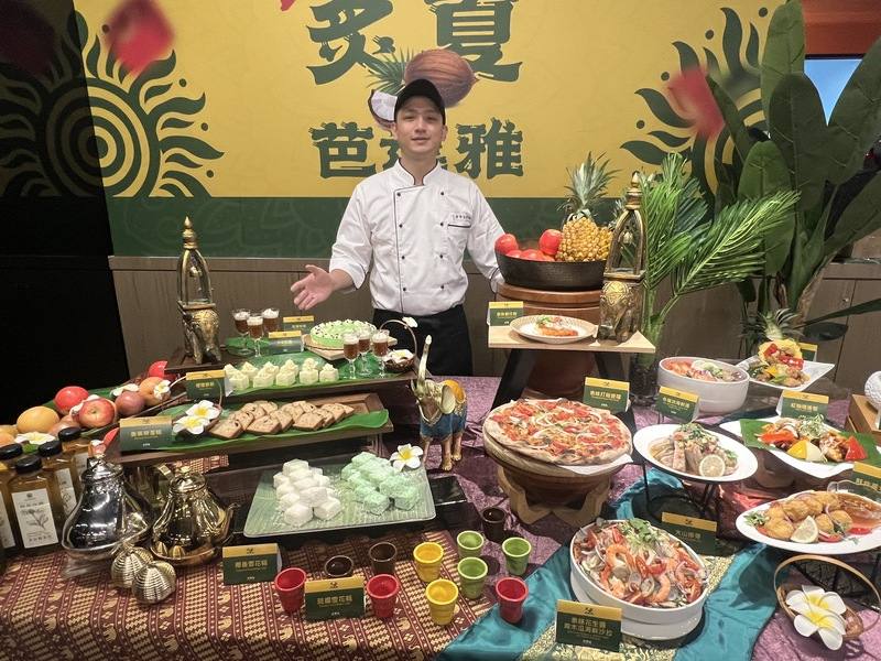 迎接暑假，台中市有飯店業者16日宣布推出夏日限定活動「炙夏芭達雅．夏日泰食課」，以泰國街頭經典美食設計出多道泰味新菜，邀請民眾品味泰國夏天的香辣與熱情