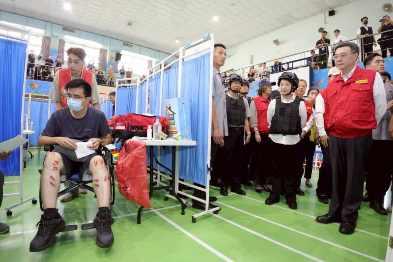 行政院長卓榮泰出席「2025城鎮韌性（全民防衛動員）演習」臺中場次（急救站及救濟站作業演練）