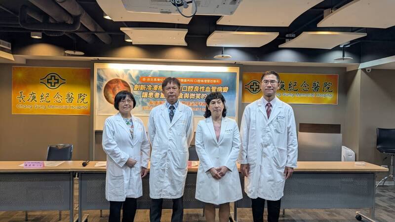 台北長庚醫院口腔外科醫師陳志魁（右）研究團隊，將「冷凍槍治療」用於良性口腔血管病變，證實可有效消除病灶、復發率極低，且恢復快、副作用低，研究成果登上國際期刊