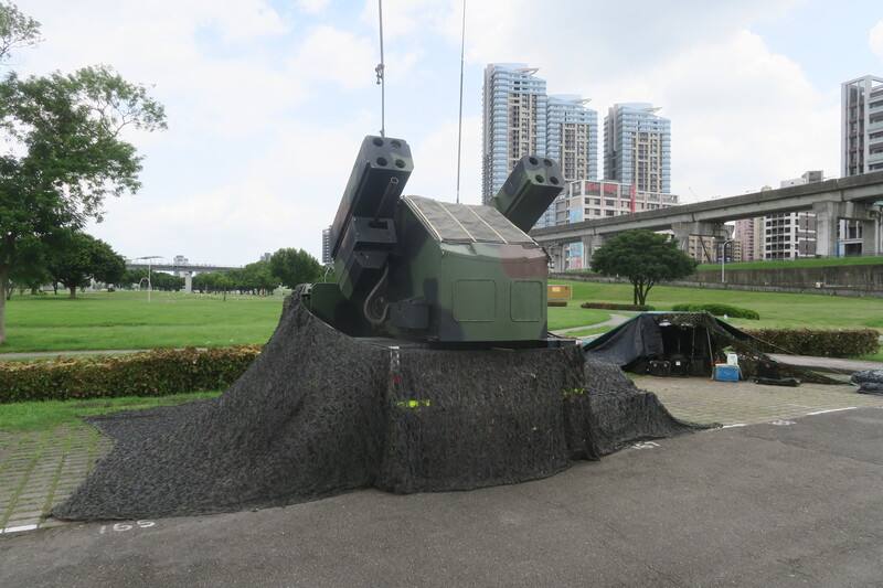 陸軍復仇者飛彈系統16日駐防新北大都會公園，鞏固大台北地區空防