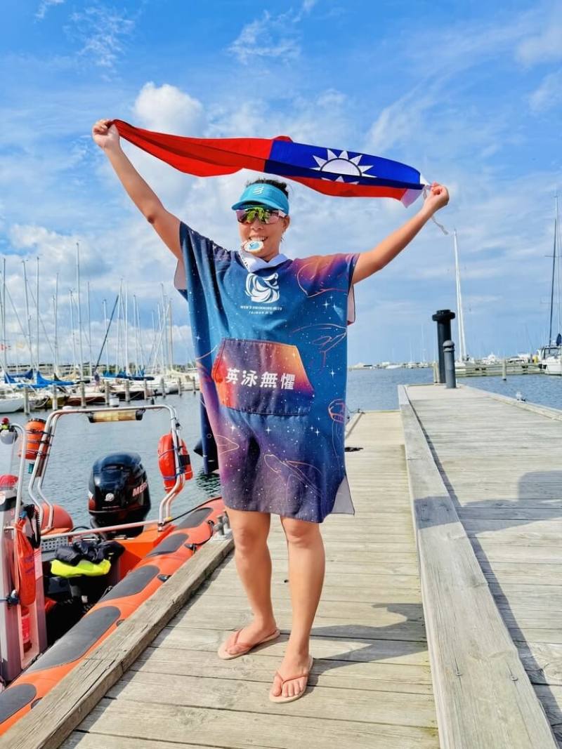 台灣長泳好手許汶而15日挑戰獨泳瑞典與丹麥之間的厄勒海峽首試就成功，她表示雖然累，卻也很開心有台灣的團隊與朋友支持鼓勵
