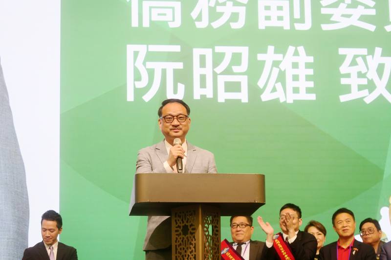 僑委會副委員長阮昭雄17日出席亞洲台灣商會聯合總會第32屆第3次理監事會議開幕典禮，並上台致詞