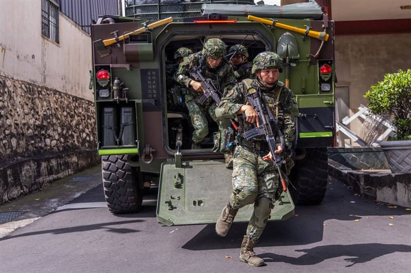 The Fifth Theater of Command conducts a deep defense combat drill in Taichung on Wednesday