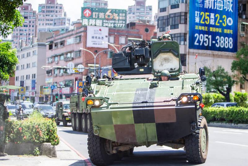 國軍第三作戰區地面部隊18日在新北進行縱深防禦作戰逐次抵抗演練，作戰部隊轉進至最後抵抗陣地。（軍聞社提供）