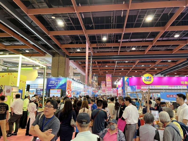 2025台北國際夏季旅展18日在世貿1館展開，旅遊業者觀察，仍以日、韓詢問度最高，而下半年連假增加，不少民眾也陸續規劃出遊行程
