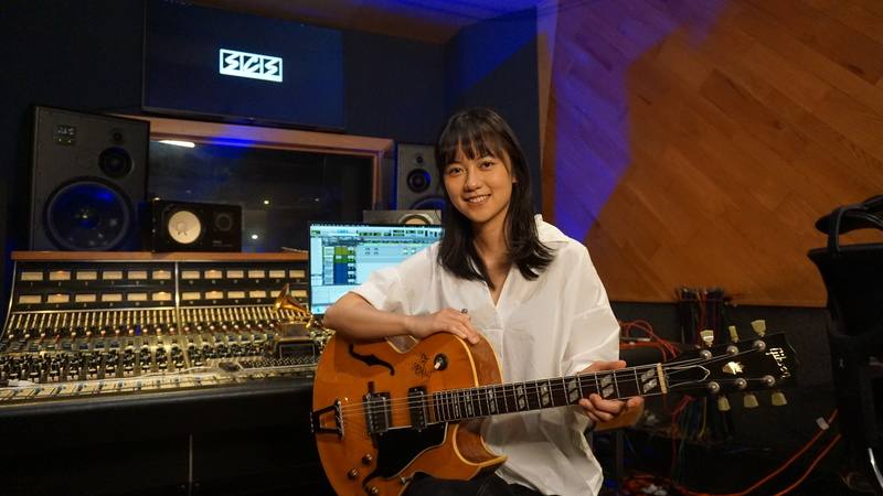 旅美台灣爵士歌手陳芃瑄（圖）收到美國廣播公司（ABC）新聞節目的邀請，把片尾曲改編成爵士風格演出，在網路上大受好評，點閱超過120萬