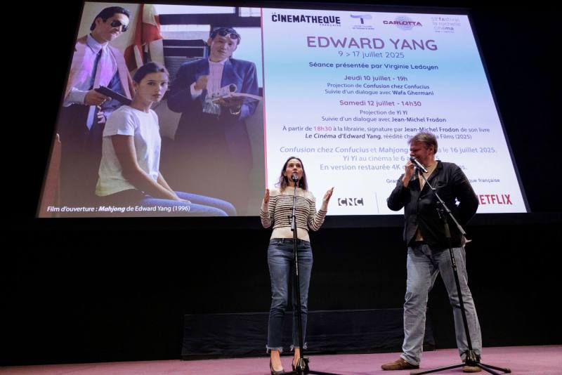 《麻將》女主角Virginie_Ledoyen及法國國家電影資料館館長Frédéric_Bonnaud於映前簡介。（法國電影資料館提供、©Thierry_Stefanopoulos）