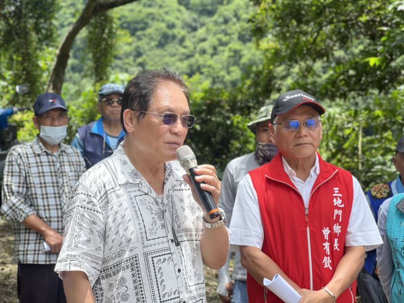 曾智勇Ljaucu·Zingrur主委前往屏東縣三地門鄉瞭解當地重大建設推動進度