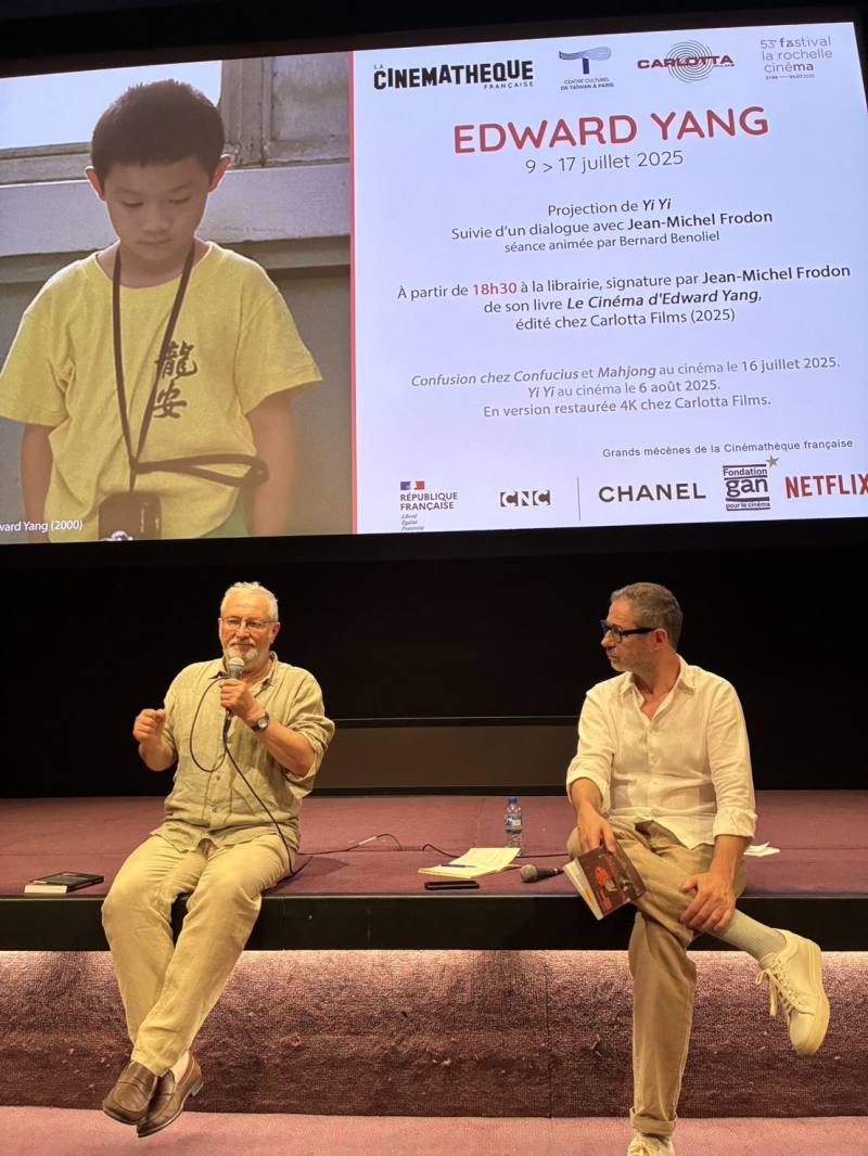 法國電影資料館教育推廣組組長Bernard_Benoliel（右）主持《一一》映後座談，邀請影評傅東（Jean-Michel Frodon）主講。（巴文中心提供）
