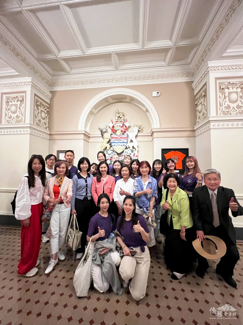 與康安禮廳長合影