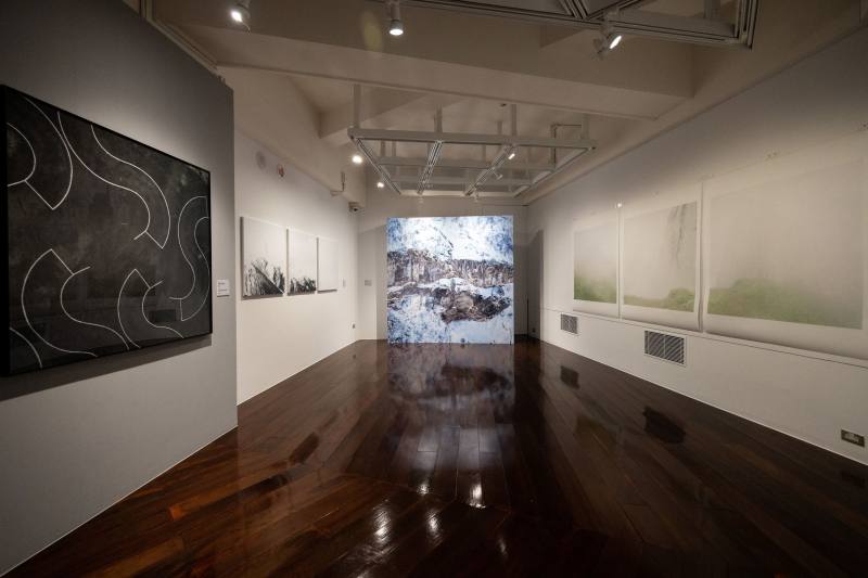 「虛空之境：當代攝影中的領土與都市凝視」匯聚臺灣及法國兩地共19位藝術家的作品，即日起至11月23日在國家攝影文化中心展出。