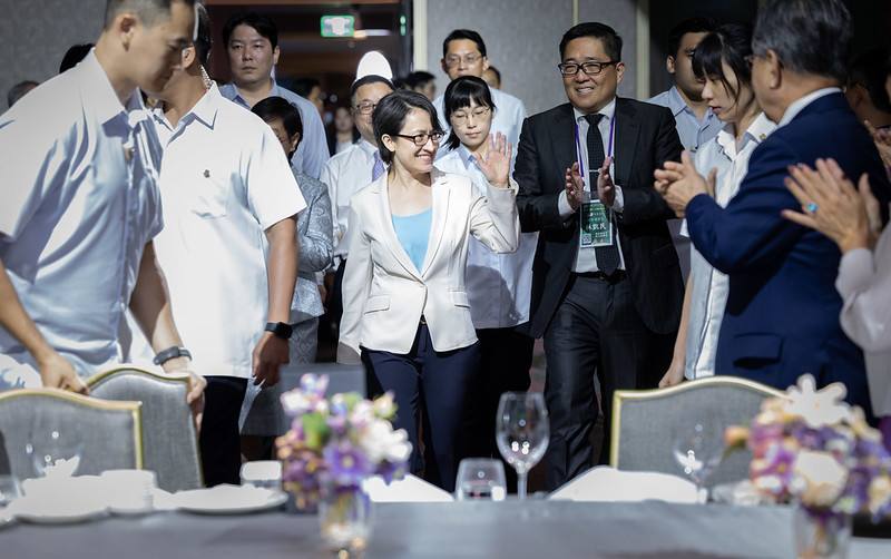 蕭美琴副總統18日晚間出席亞洲台灣商會聯合總會「同步新紀元 齊心創輝煌」僑委會惜別晚宴