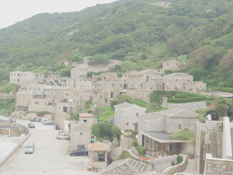 為鼓勵更多人透過文字記錄馬祖多元魅力，連江縣政府18日宣布舉辦「寄給馬祖的情書 A Love Letter to Matsu」明信片徵件活動，邀請民眾寫下對馬祖的深情告白。圖為馬祖知名景點芹壁村