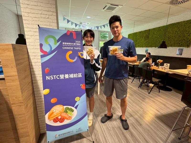 中繼站不僅供應午晚餐，也設有小點心補給區，選手可自由取用麵包、茶葉蛋、肉燥飯、巧克力牛奶與水果