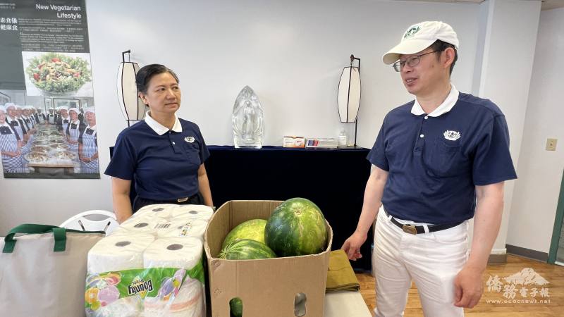 慈濟波士頓聯絡處負責人長金滿（左）和慈濟波士頓服務站負責人齊明君。