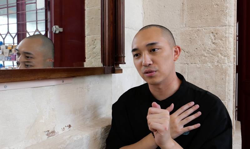 身體處方舞團總監暨編舞者莊博翔表示，舞作「㒩」的發展像是在養育一個生物，慢慢跟它培養感情，讓它變得越來越完整。這些自然發展出的動作像是抵抗，也像生存，非常原始