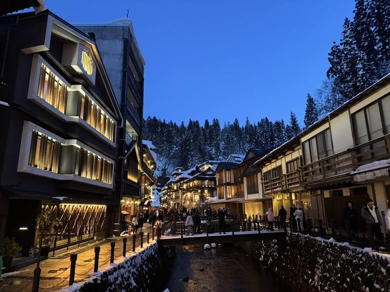 根據旅遊業者觀察，台灣旅客赴日旅遊規劃要素，前3名分別為文化體驗、美食體驗及自然風景。圖為銀山溫泉