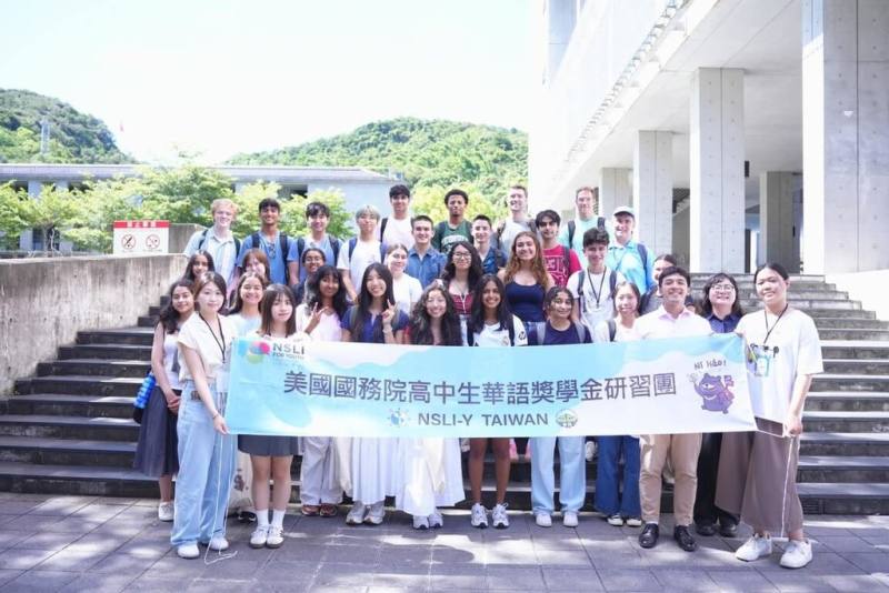 實踐大學承辦美國國務院的「美國高中生華語獎學金計畫」，共有25名美國高中生來台，展開6週語言密集課程，並安排於寄宿家庭生活，體驗台灣文化魅力。（實踐華語中心提供）