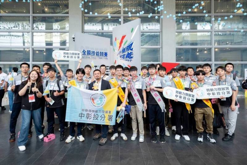 勞動部勞動力發展署中彰投分署21日表示，142名培訓選手參加第55屆全國技能競賽，勇奪14金、10銀、13銅佳績，並有27名選手成功晉級2階國手選拔賽。（中彰投分署提供）