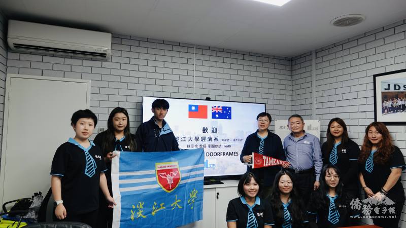 僑務諮詢委員陳俊明與「經探號」團隊合影