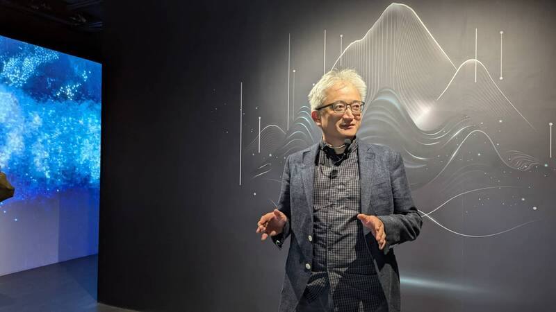 台灣人工智慧實驗室創辦人杜奕瑾（圖）18日帶領媒體導覽花蓮流行音樂AI實驗基地，並展示只要輸入詞句便能讓AI生成歌曲的體驗，希望讓民眾知道「人工智慧沒那麼可怕」