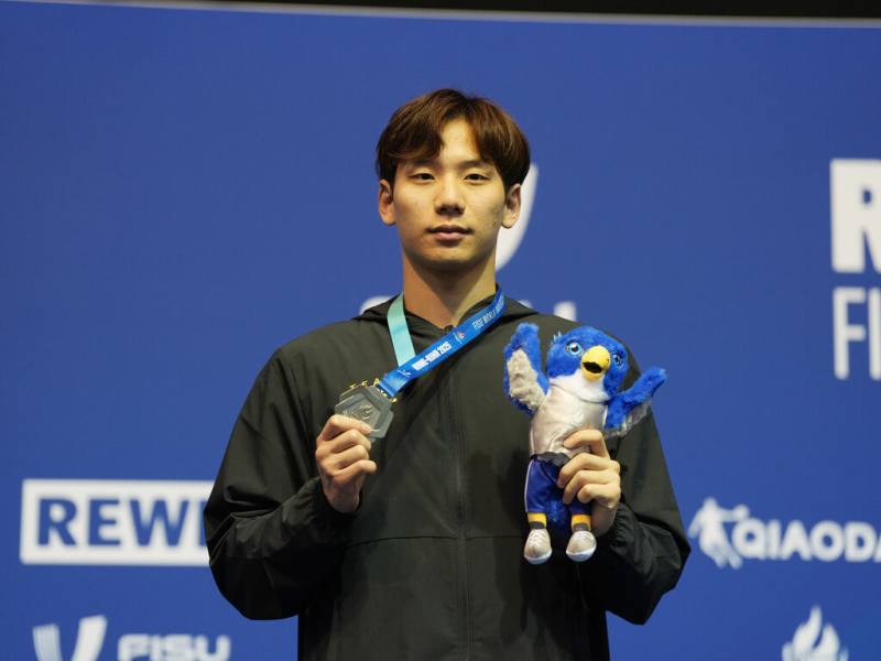 「台灣蝶王」王冠閎21日在萊茵魯爾世大運男子200公尺蝶式決賽，以1分55秒85摘下銀牌，距離金牌僅差0.26秒。（大專體總提供）