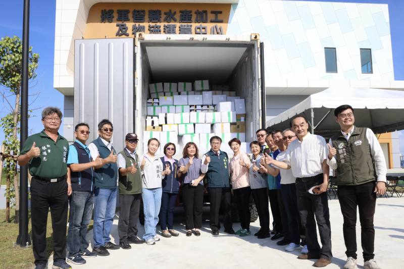 Tainan mayor hopes to create larger global market for local aquatic products.