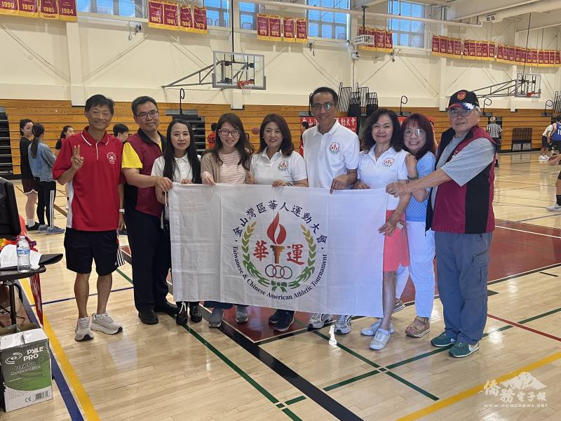 籌劃比賽幹部與貴賓合影