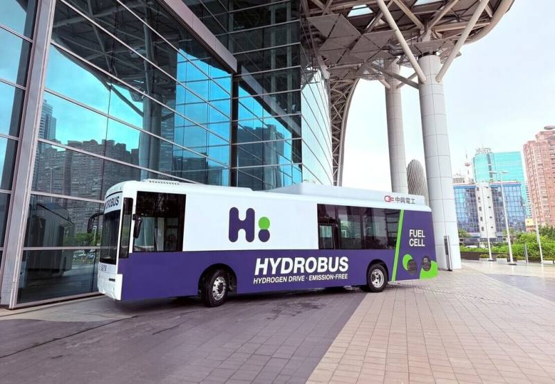 中興電工22日宣布攜手弘鉅汽車發表氫能燃料電池大客車，布局氫能交通與淨零轉型領域。（中興電提供）