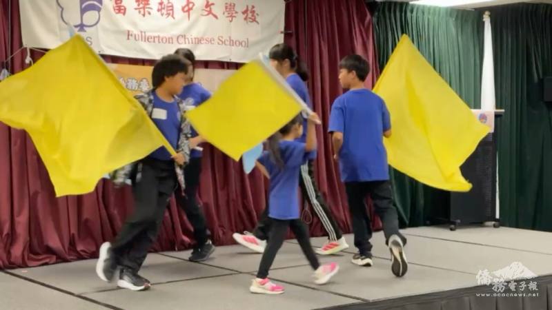 民俗體育舞蹈夏令營學員演出旗舞