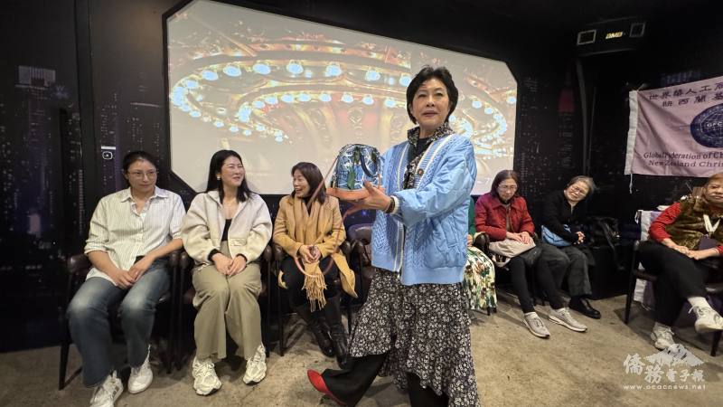 呂舜以優雅自信的姿態示範「穿出風格」的秘訣－手提包