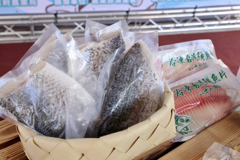 First export shipment of Taiwan Tilapia Leaves for Singapore.