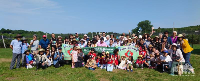 風和日麗，大小朋友開心合照