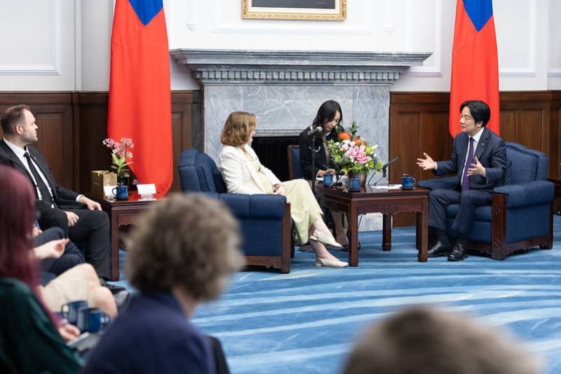 President Lai exchanges views with an official delegation from the European Parliament’s Special Committee on the European Democracy Shield.