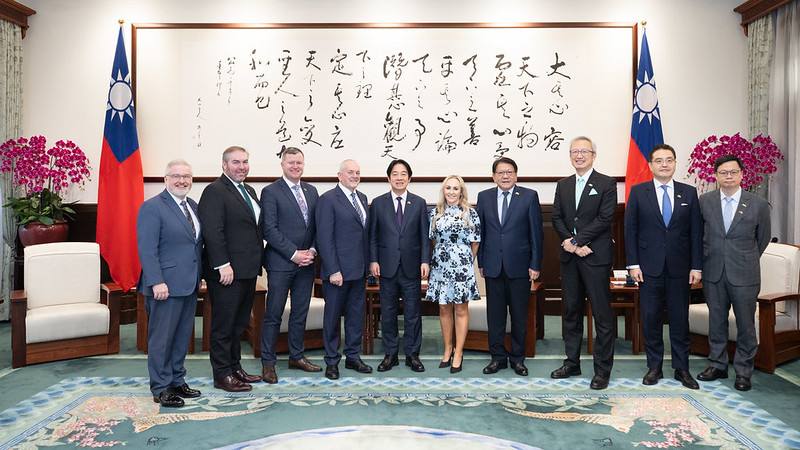 President Lai poses for a group photo with a cross-party Irish Oireachtas delegation.