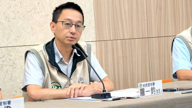 衛福部疾管署發言人羅一鈞（圖）22日表示，8月起55至64歲原住民增列為公費13價結合型肺炎鏈球菌疫苗（PCV13）實施對象，預估有7.2萬人受惠