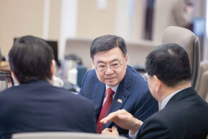 卓揆傾聽顧問建言，形塑國家經濟新方向