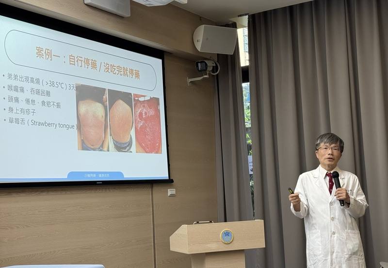 林口長庚醫院兒童一般醫學科醫師吳昌騰（圖）23日在衛生福利部食品藥物管理署例行記者會中提醒，兒童體內各系統尚未完全發育成熟，對於藥物的吸收、代謝、排泄和作用方式，與成人有很大不同，家長務必謹記不給孩子吃別人的藥、並遵守醫囑等「四不一要」原則