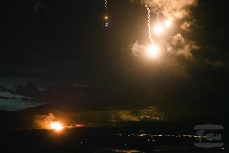 586旅「三軍聯合火力實彈測考114之1、2號操演」夜間攻擊實彈測考