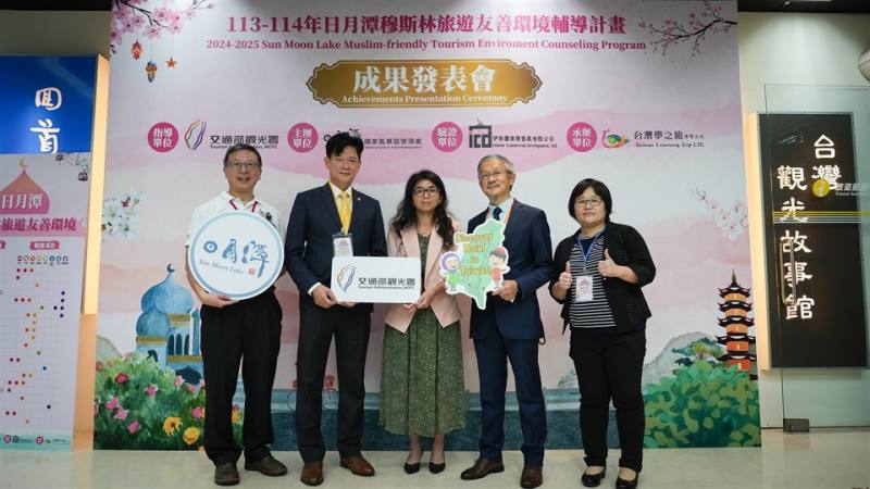 黃勢芳副署長與外交部公使鄭泰祥及汶萊駐台貿易旅遊代表謝愛清合影