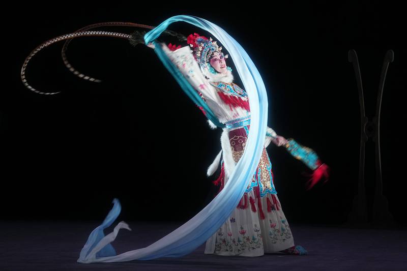 國光劇團「公主與她的魔法扇」宣告記者會22日下午在台灣戲曲中心登場，該劇提煉古典文學小說「西遊記」及崑曲「借扇」，一改傳統以孫悟空為主的敘事角度，重新書寫女性角色的內心敘事