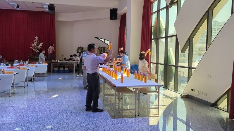 114年全國國產蜂蜜品質評鑑複評作業23日在台中舉辦，邀請產官學界共21人組成評鑑小組，進行色、香、味等3項感官品評